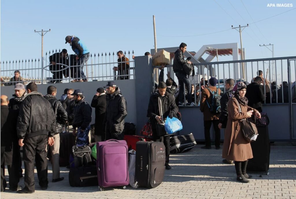 مركز حقوقي: ترتيبات فتح معبر رفح تحوّل الحق بالسفر لأداة انتهاك