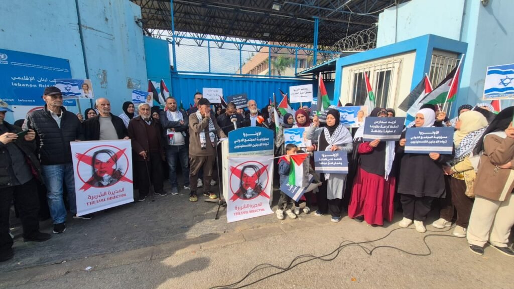 اعتصام أمام مكتب الأونروا في بيروت رفضاً لسياسة التقليصات