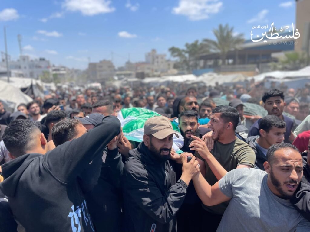 جنازة ضخمة للقائد العام لكتائب القسام عز الدين الحداد وعائلته بغزة