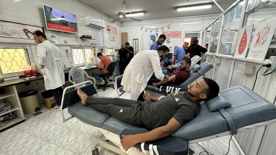الصحة بغزة: تحديات كارثية تعصف بالمختبرات وبنوك الدم