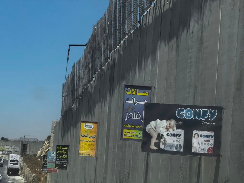 جدار فوق الجدار!