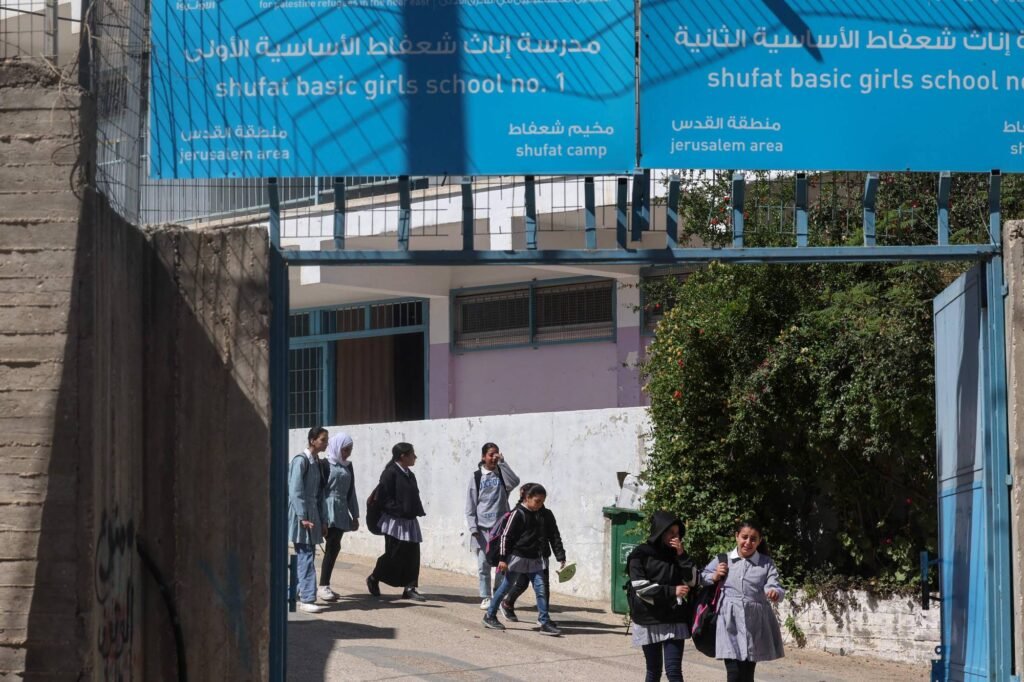 الاحتلال يغلق مدرسة وروضة في شعفاط
