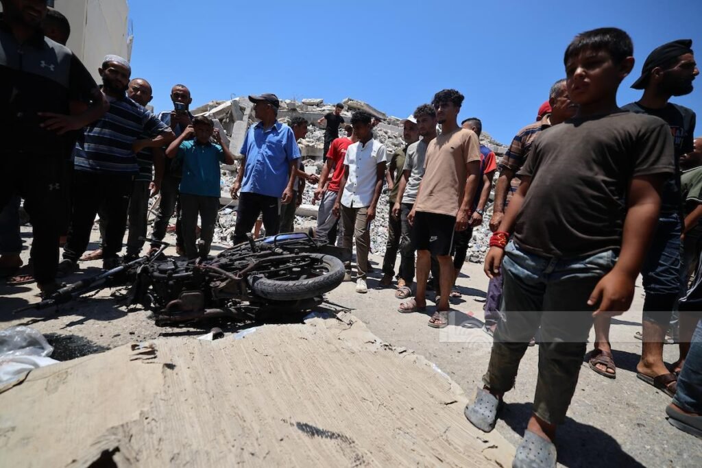 3 إصابات في قصف للاحتلال استهدف دراجة نارية بدير البلح