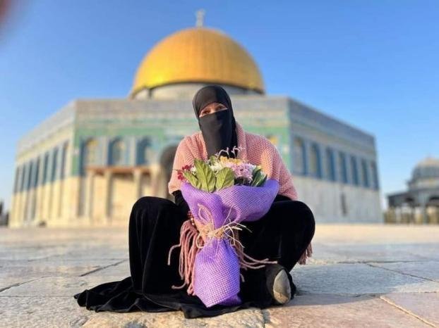 الاحتلال يعتقل الناشطة منتهى أمارة بعد اقتحام منزلها في أم الفحم