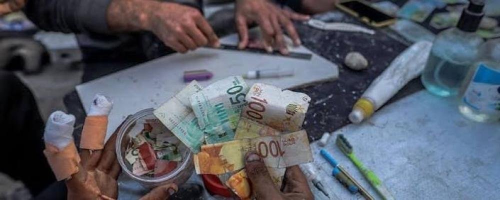 “المجتمع المدني” يحذر من خطورة رفض التعامل النقدي “الكاش” ويدعو لتدخل حكومي عاجل